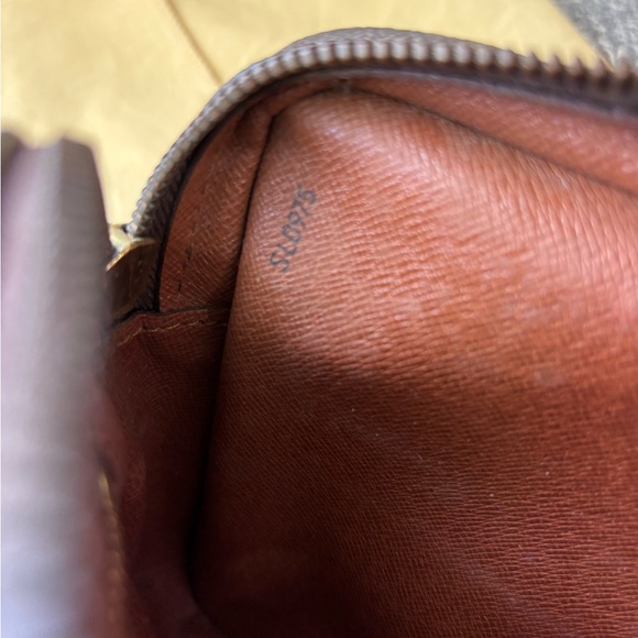 Authentic Louis Vuitton Dragonne GM clutch - Picture 10 of 11